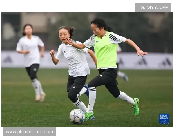 王丽的足球人生：从草地到绿茵场的深度对话与成长故事